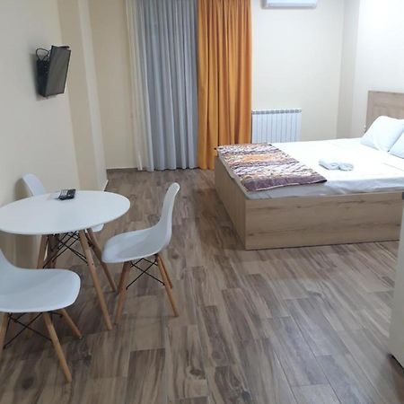 Central Park Apartment Batumi Eksteriør billede